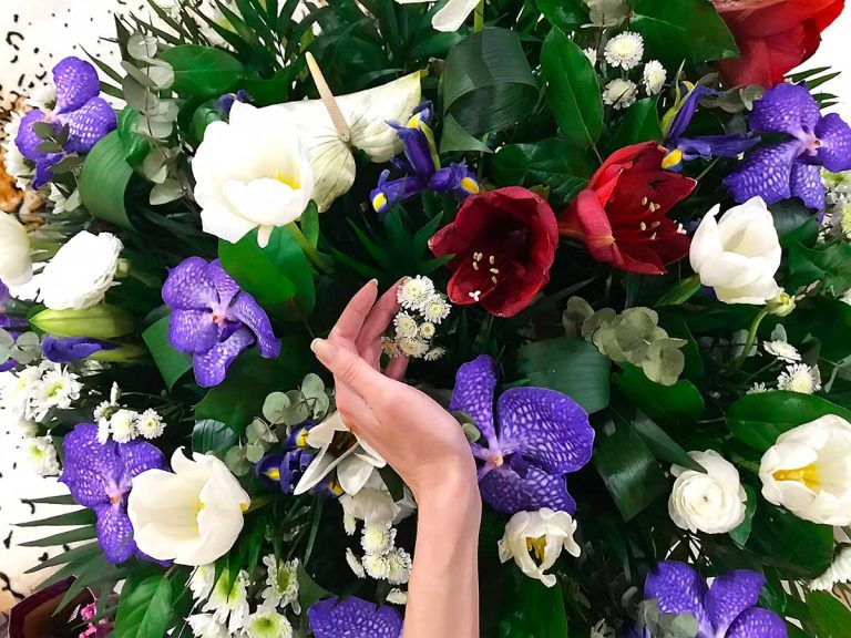 funeral hand flawers